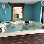 Konukevi Le Clos Saint Paul 3*
